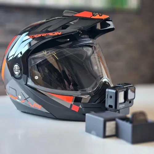 Каска с монтирано gopro екшън камера и комплект от nd филтри